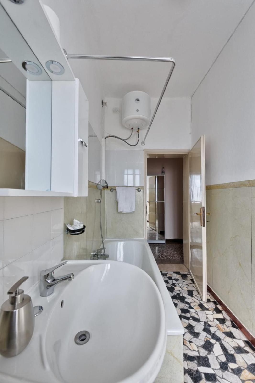 2 Bedroom Mestre Train Station Apartamento